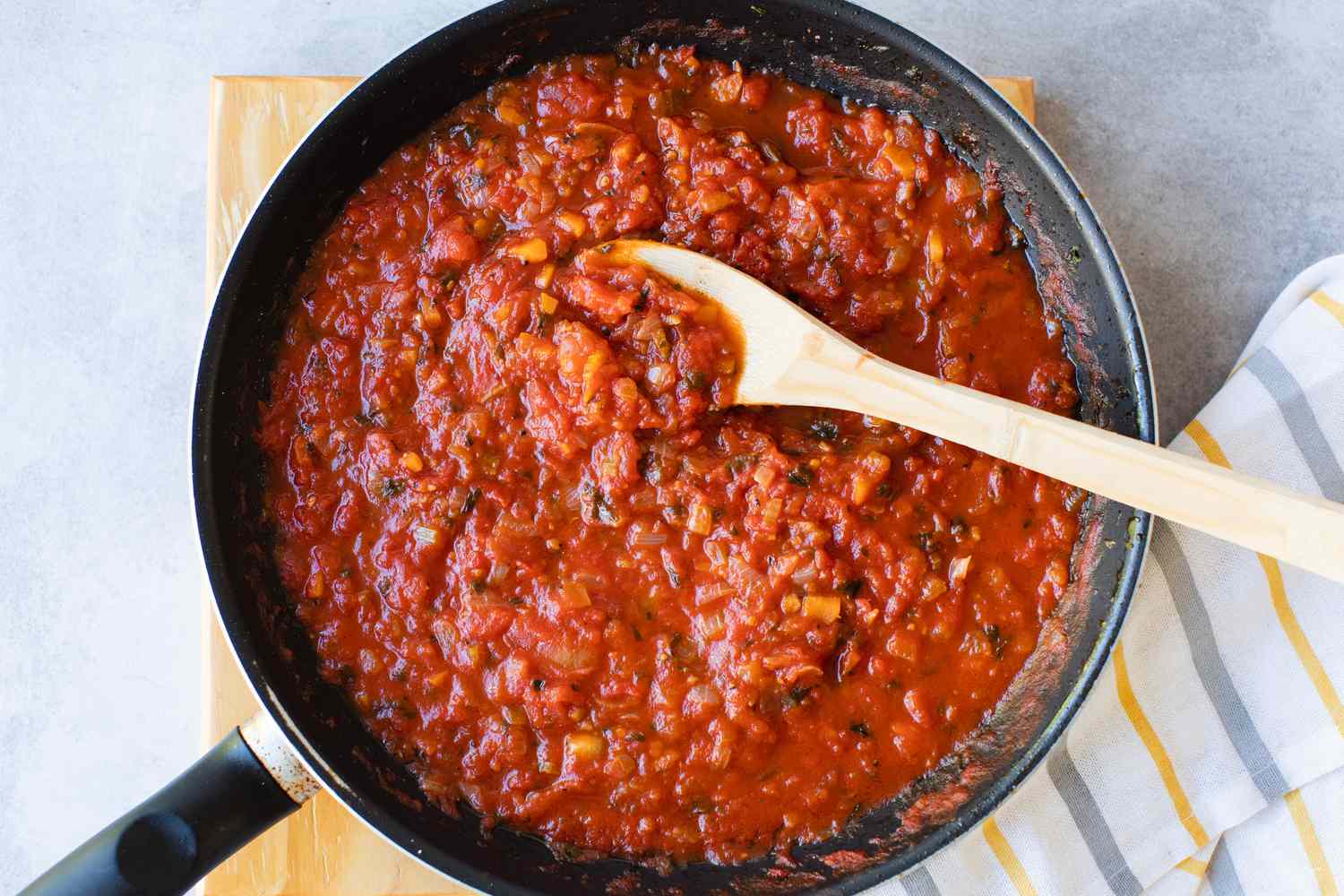 spaghetti with tomato sauce_2