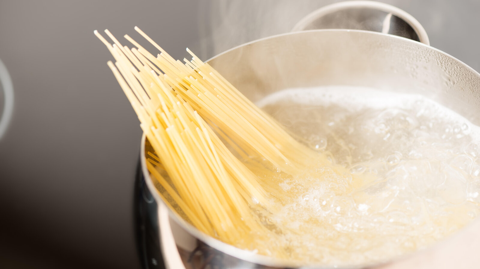 spaghetti with tomato sauce_3
